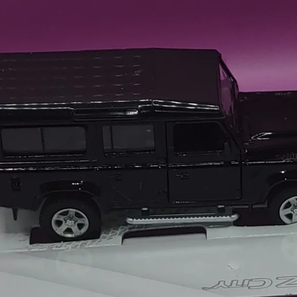 Land Rover - Picture 3 of 5